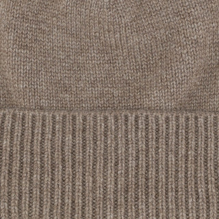Cashmere hue med rib kant i mørk beige